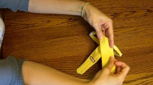 How to tie a children's necktie