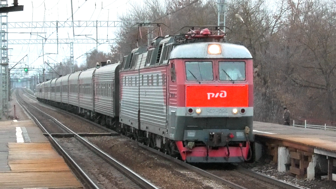 ЧС7-094 со скорым поездом Тольятти — Москва следует через о.п. Москворецкая