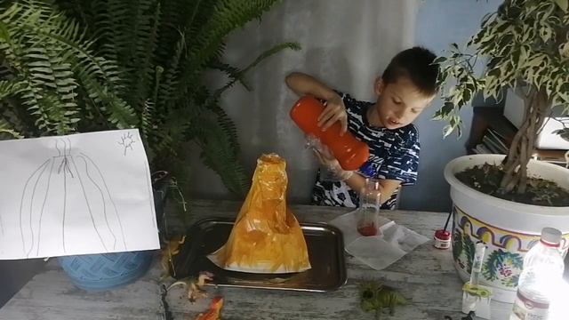 Вулкан из соды и уксуса. Эксперименты дома. Химические опыты. Химик Захар. смотреть онлайн