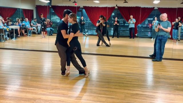 TANGO: 3 Back Ochos and Parada. смотреть онлайн