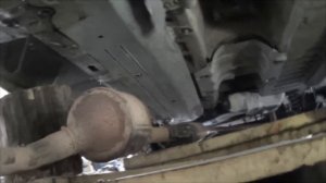 Рено Логан снятие подрамника (замена поршневых колец  k7ja710 1.4 часть №1) - Яковлев Дмитрий