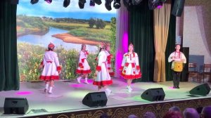 Танец с дощечками