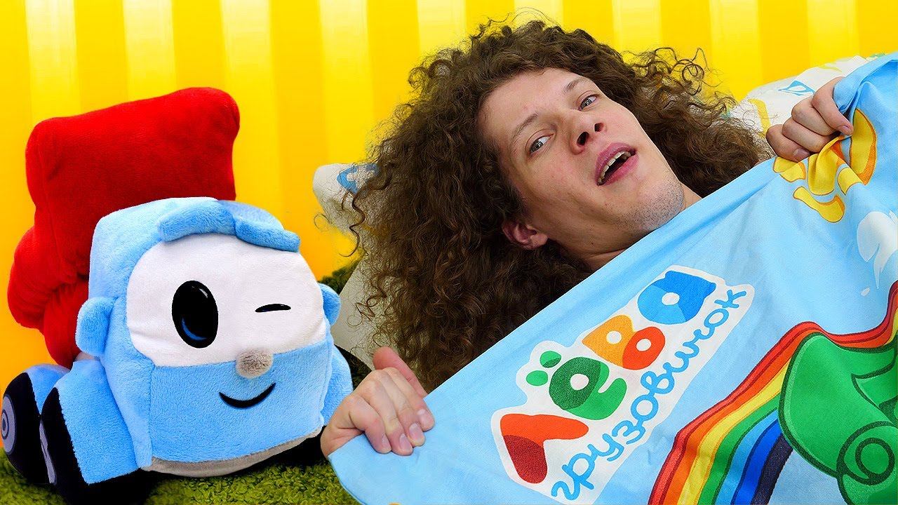 Веселая Школа: Грузовичок Лева соблюдает постельный режим! Мультики для малышей про игры в больничку смотреть онлайн