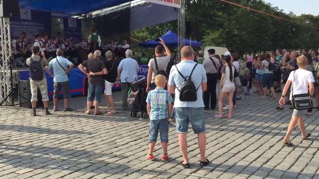 Ну тип кароч народные песни и всё такое смотреть онлайн