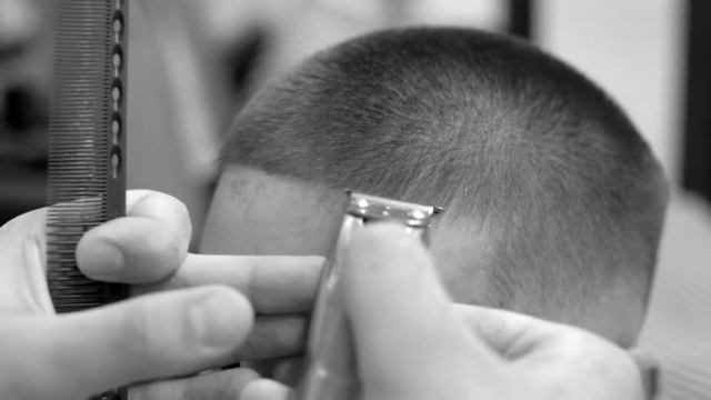 Мужская стрижка Skinfade в барбершопе Томми Ган смотреть онлайн