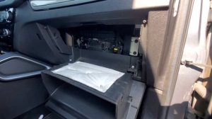 Geely Emgrand x7 TL4 Замена салонного фильтра.