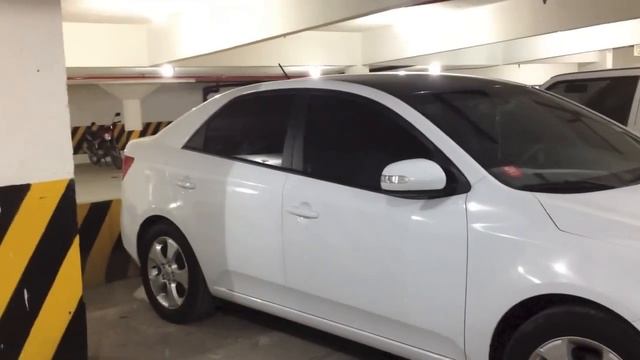 Carro envelopado branco brilho e teto black piano (preto) - KIA CERATO adesivado смотреть онлайн