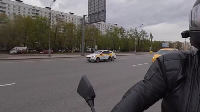 На мотоциклах по Москве. Fat_Cat and Aerobatic смотреть онлайн