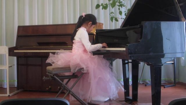 Голубой вагон на рояле, Хакимова Муштарий смотреть онлайн