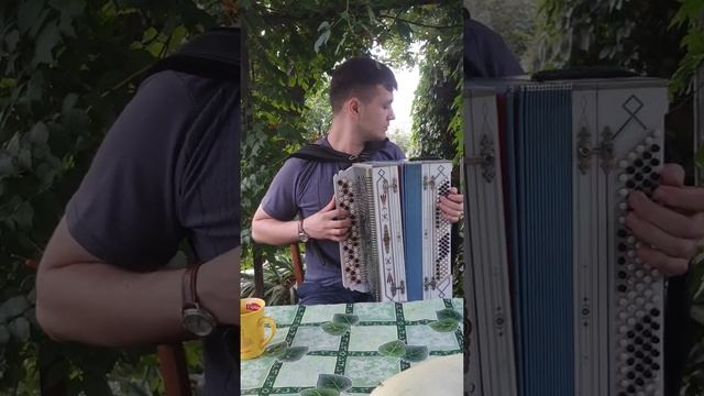 Отжиг на даче, песня-шутка "Я деревенская" необычный аккомпанемент смотреть онлайн