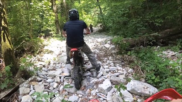 Покатуха к водопаду на ПИТБАЙКАХ смотреть онлайн