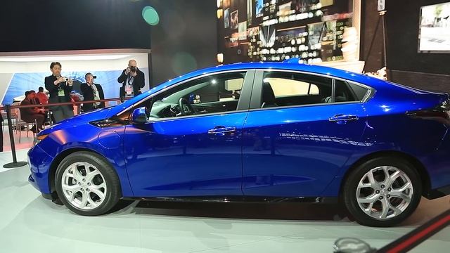 2016 Chevy Volt | 2015 NAIAS | Autoblog смотреть онлайн