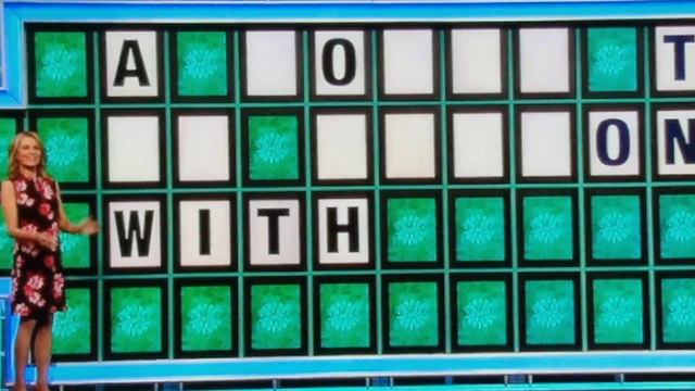 Vanna White trips and fall 😂 смотреть онлайн