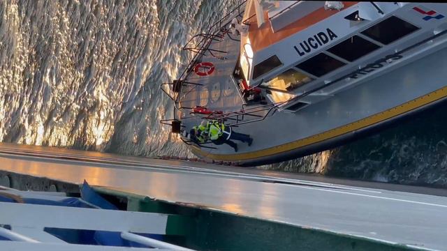 КАК В МОРЕ СТЫКУЮТСЯ ДВА КОРАБЛЯ. смотреть онлайн