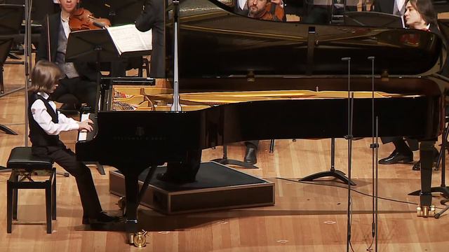 В. А. Моцарт - РОНДО ре мажор, KV 382 / Роман Шер и оркестр «ВИРТУОЗЫ МОСКВЫ» смотреть онлайн