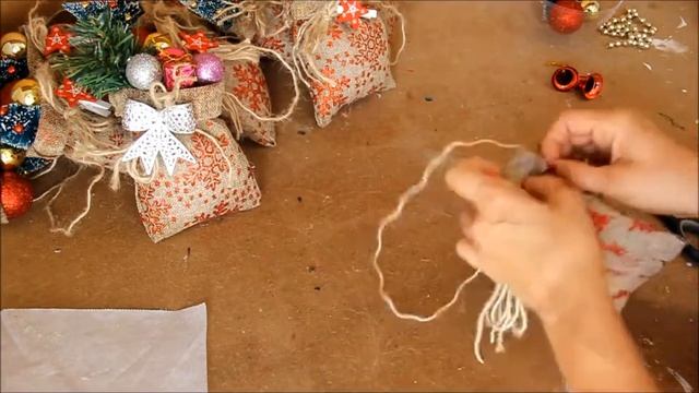 Игрушки на елку. Мешочки с подарками от деда мороза. смотреть онлайн