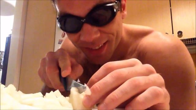 Как нарезать лук и не плакать? смотреть онлайн