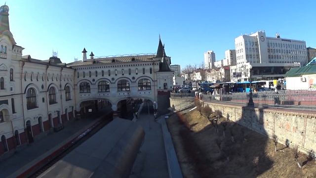 Владивосток ЖД Вокзал. Морской вокзал. Спортивная набережная. Солнечное теплое утро. Море. Март 202 смотреть онлайн