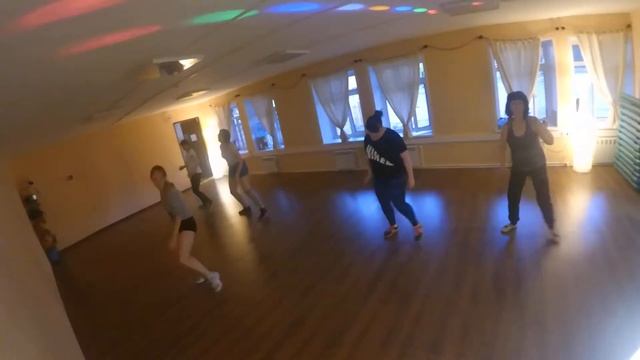 Кусочек разминки Dancehall в Эстетике / Танцуй вместе с нами! смотреть онлайн