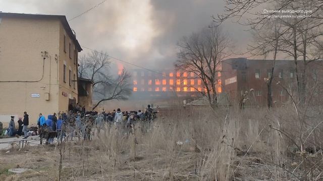 В Санкт-Петербурге сгорело историческое здание Невской мануфактуры на Октябрьской набережной смотреть онлайн