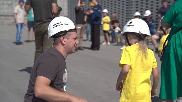 Детский день, строителя на заводе "Теплит" смотреть онлайн