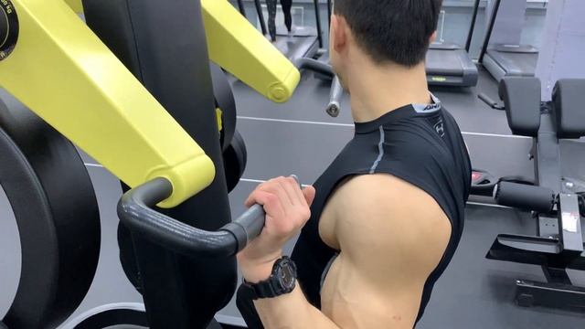 Жим в плечевом тренажере сидя лицом к спинке смотреть онлайн