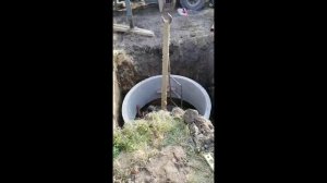 Как самостоятельно в своем доме сделать сливную яму и провести канализацию.Пошагово весь процесс.mp4