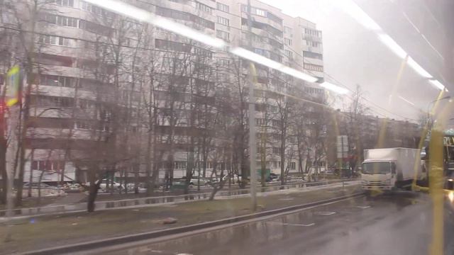 По Загорьевской и Бирюлевской улицам - мартовским днем едем на автобусе М88 в Восточном Бирюлево смотреть онлайн