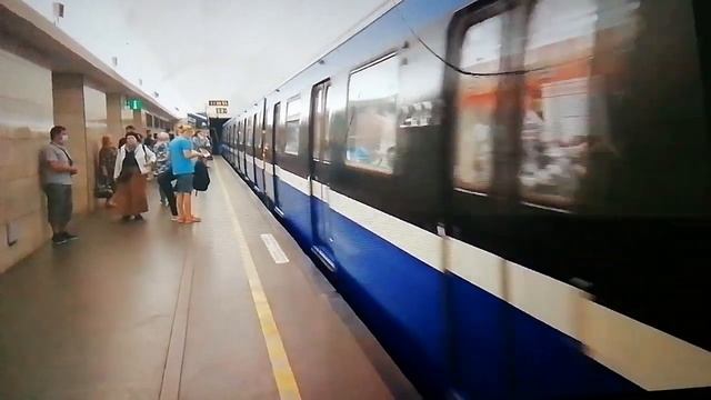 парад поездов в метро спб смотреть онлайн