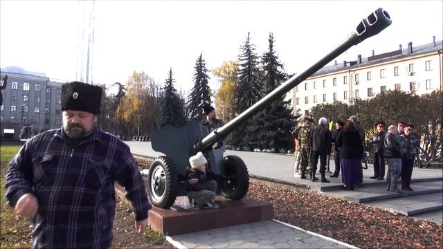 Зарисовки. Прогулка Отца и сына по улицам г Тулы. 04.11.2015 смотреть онлайн