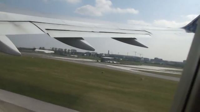 Flying out from Roissy CDG airport, Paris, toward Iceland - 20140910052113 1 смотреть онлайн