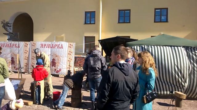 Внутренний двор гостиного двора в Кронштадте. ЯРМАРКА. смотреть онлайн