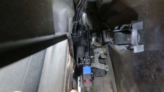 Skoda Fabia Türschlösser aufbrechen смотреть онлайн