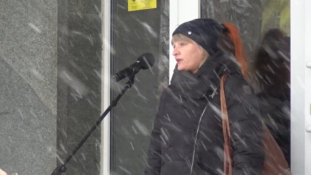 Сьогодні 21 лютого Шосткинська громада провела її в останню путь захисницю України 33 річну Юлію смотреть онлайн