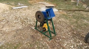 Дробилка для веток с бензиновым двигателем