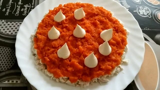 Слоёный салат на праздничный стол с курицей и маринованными грибами! Яркий, лёгкий, очень вкусный! смотреть онлайн