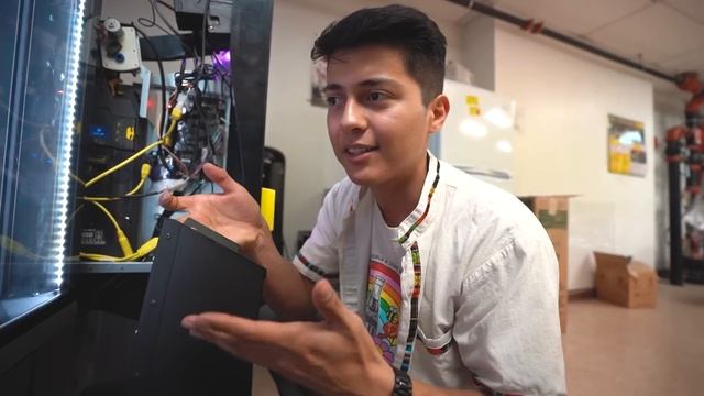 This Is HOW MUCH 4 Vending Machines Made IN A MONTH! смотреть онлайн