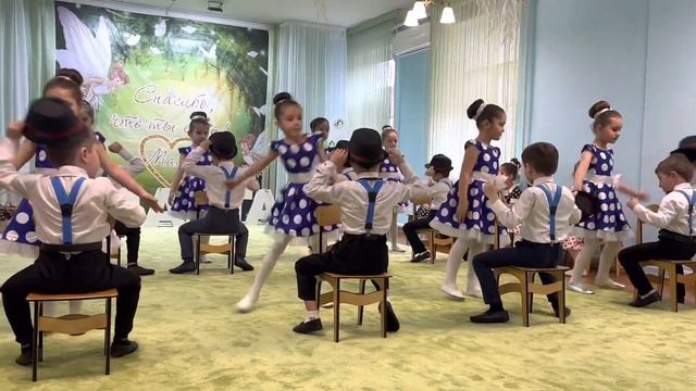 Подготовительная группа «Танец на 8 марта» смотреть онлайн