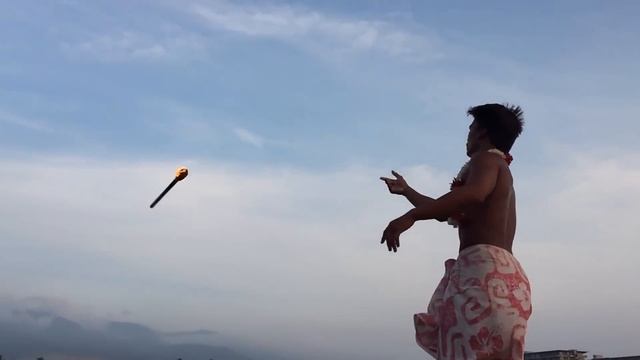 Cliff Jumping into Summer 2016 Maui Barefoot Ninjas смотреть онлайн