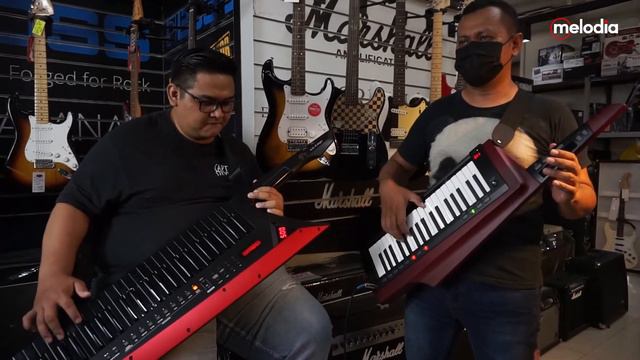 KEYBOARD, SYNTHESIZER, ATAU GITAR ❓❓❓ | Roland AX Edge Black & Korg RK 100s Red смотреть онлайн
