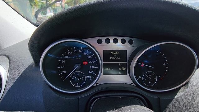 **** MERCEDES ML 300 CDI ****
