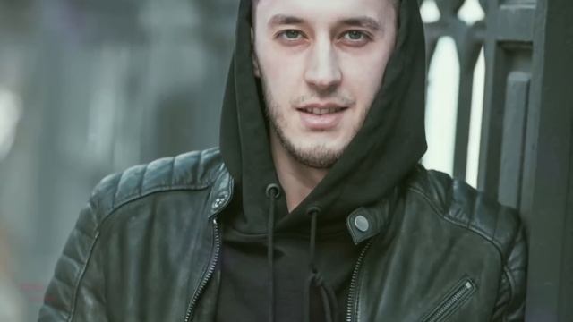 Заметил что жена часто ходит в конюшню к породистому коню. Установил скрытую камеру - побледнел смотреть онлайн