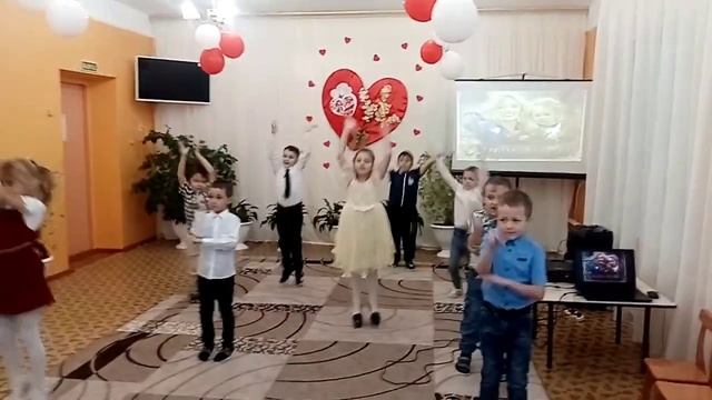 Поздравление с Днём Матери. Подготовительная группа "Б". 2021 г. смотреть онлайн