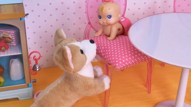 Baby Doll & Mommy Dress up in Bedroom for Stroller Park Ride! Play Toys family routine смотреть онлайн