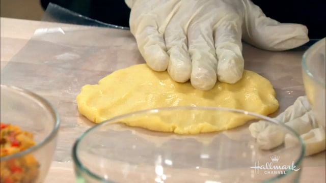 Recipe - Chef Alejandra Schrader Venezuelan Chicken Empanadas - Hallmark Channel смотреть онлайн