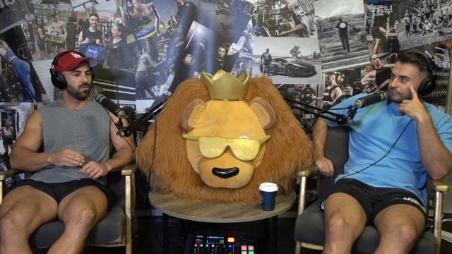 Online Personal Trainers React to Tik Tok Videos: The Gym Floor смотреть онлайн