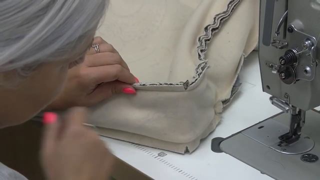 Как СДЕЛАТЬ МЯГКОЕ КРЕСЛО своими руками. Курсы по изготовлению мягкой мебель. смотреть онлайн