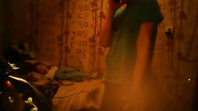 Ева так в телефон засосет