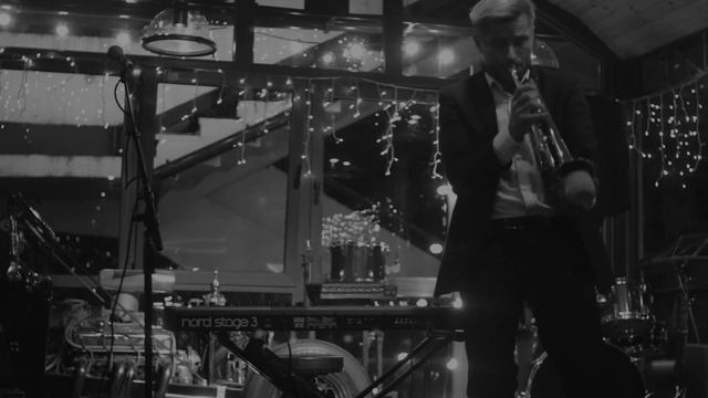 Va Bank- piano trumpet Max Perov смотреть онлайн