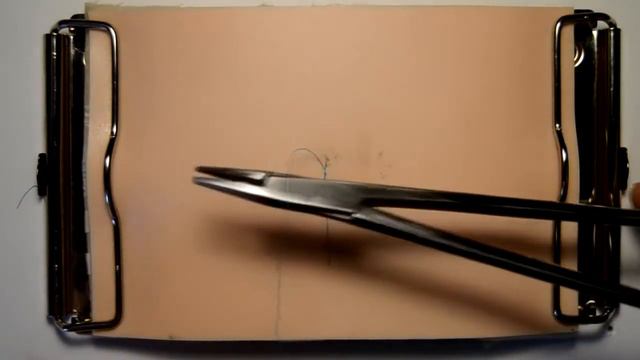 Техника завязывания хирургического узла при помощи инструмента смотреть онлайн